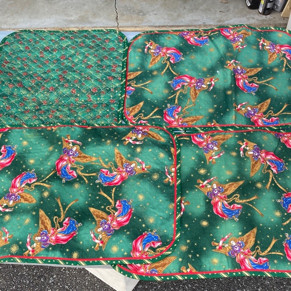 Festive Green Angel Quilted Holiday Placemats Reversible - Picture 1 of 6